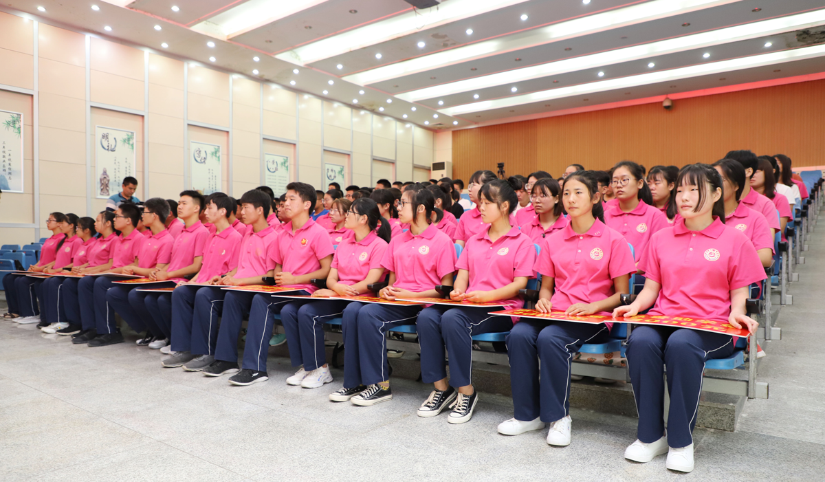 長(zhǎng)田實(shí)業(yè)傾情捐資 助力學(xué)子圓夢(mèng) 愛(ài)暖金秋 長(zhǎng)田實(shí)業(yè)傾情捐資 助力學(xué)子圓夢(mèng) 愛(ài)暖金秋