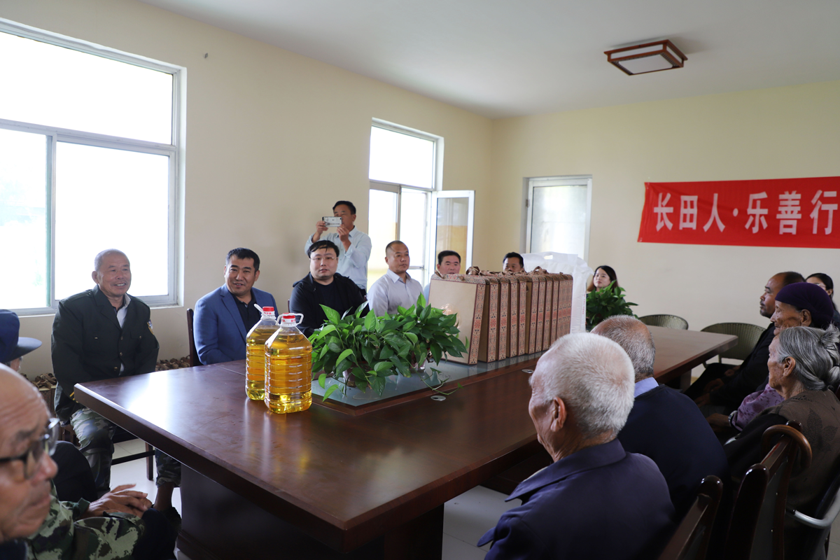慰問孤寡老人 傳遞濃濃溫情 ——長田實業(yè)董事長張勇為濟(jì)陽街道敬老院老人送去中秋祝福